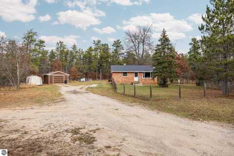 335 Red Tailed Hawk Loop, Grayling, MI 49738