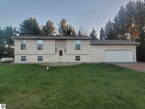 6827 S Crawford Road, Mount Pleasant, MI 48858