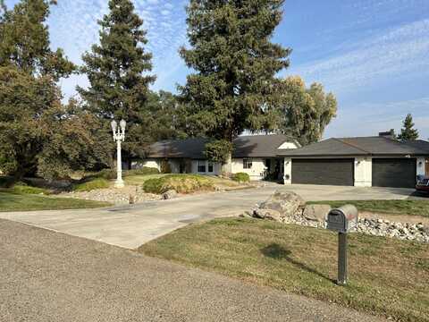 32762 Ray Court, Visalia, CA 93292