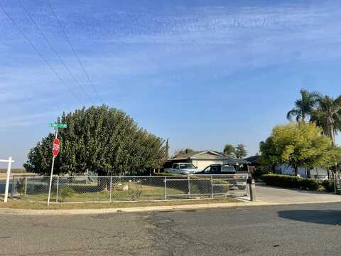 672 N Smith Road, Tipton, CA 93272