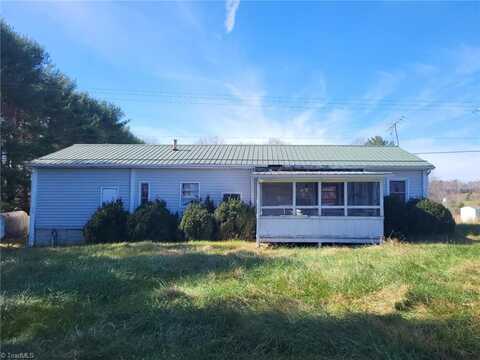 3325 Sylvatus Highway, Hillsville, VA 24343