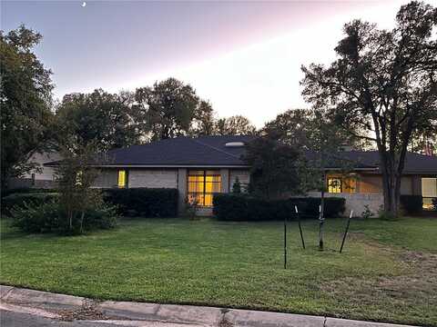 1604 Oak Hollow Drive, Woodway, TX 76712