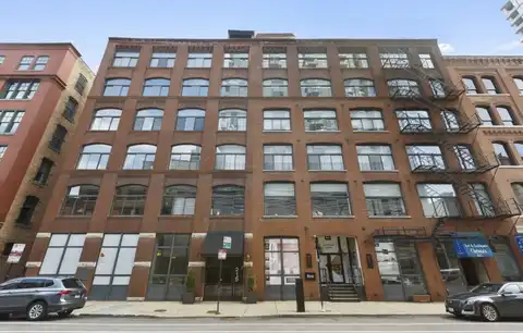 215 W ILLINOIS Street, Chicago, IL 60654
