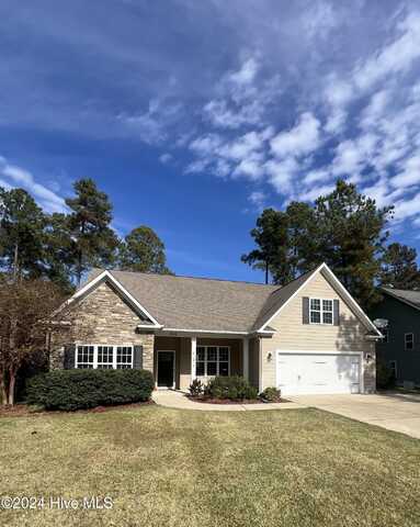 555 Legacy Lakes Way, Aberdeen, NC 28315