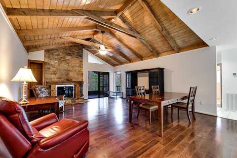 437 Ammons Road, Franklin, NC 28734