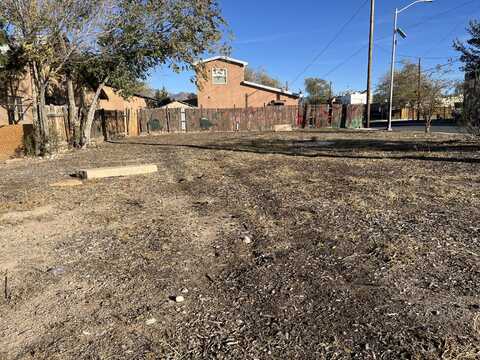 352 Dallas Street SE, Albuquerque, NM 87108