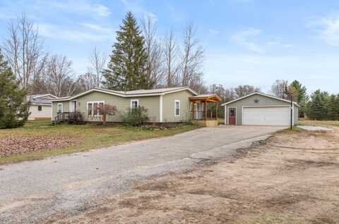 86 S Lester Street, White Cloud, MI 49349