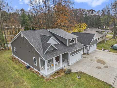 18481 N Fruitport Road, Spring Lake, MI 49456