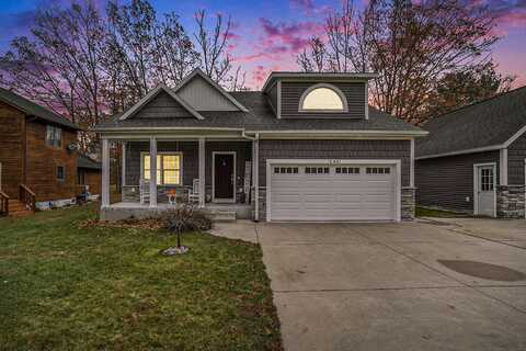 18481 N Fruitport Road, Spring Lake, MI 49456
