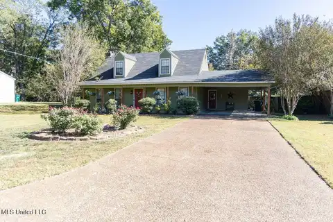 509 W West Jeff Davis Avenue, Greenwood, MS 38930