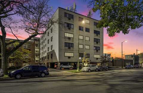 7540 N Ridge Boulevard, Chicago, IL 60645