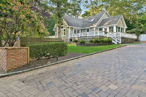 17 Maidstone Park Road, East Hampton, NY 11937