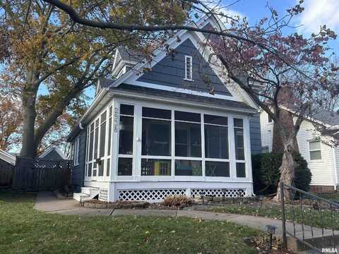 2938 DAVENPORT Avenue, Davenport, IA 52803