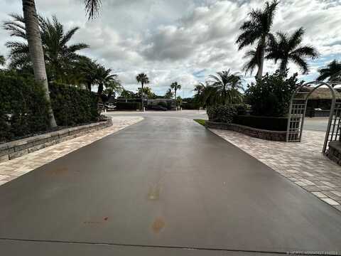 374 NW Foursome Lane, Port Saint Lucie, FL 34986