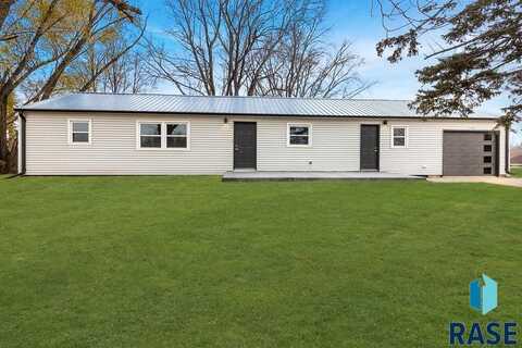 200 W 1st St, Colton, SD 57018