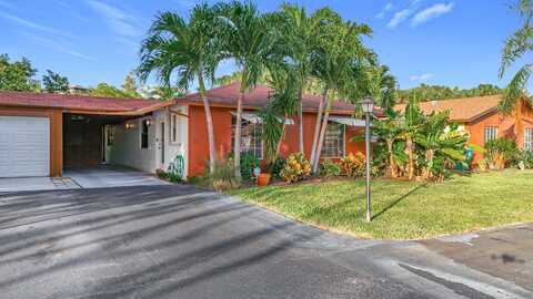 533 SE 28th Circle, Boynton Beach, FL 33435