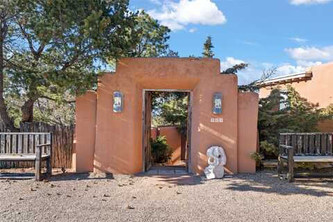 469 Circle Drive, Santa Fe, NM 87501