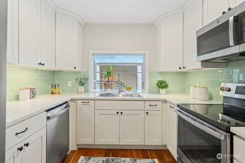 136Th, BELLEVUE, WA 98005