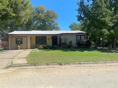 1St, MINERAL WELLS, TX 76067