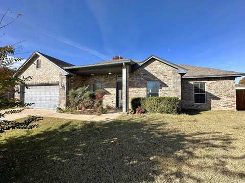 2238 Red Cedar Dr, Woodward, OK 73801