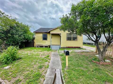 204 W Ave E, Robstown, TX 78380