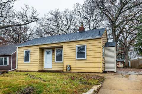 2742 Hickman Road, Des Moines, IA 50310