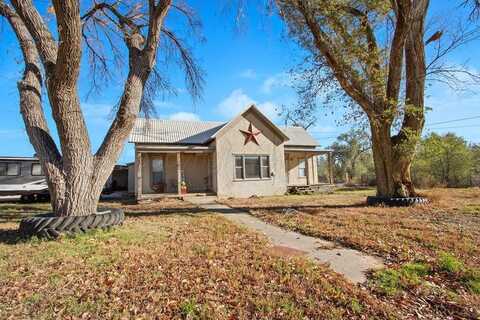 305 E White Street, Clarendon, TX 79226