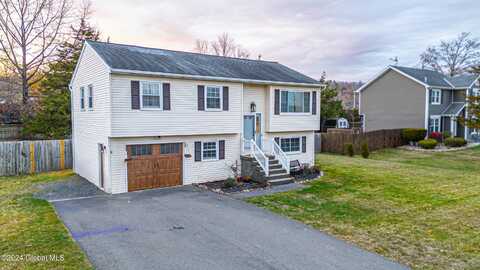 25 Magnolia Circle, Ravena, NY 12143