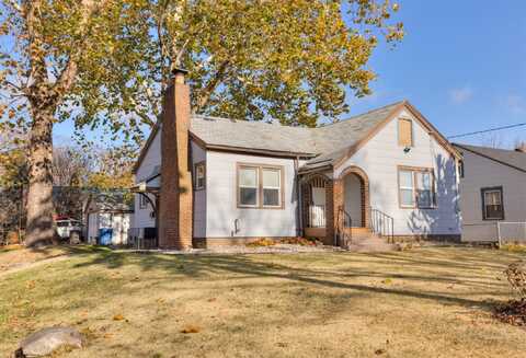 2425 Prospect Road, Des Moines, IA 50310