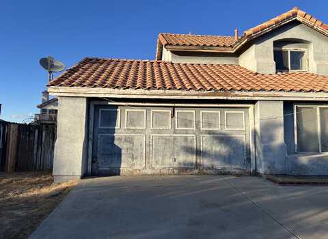 2255 Avenida Del Mar, Lancaster, CA 93535