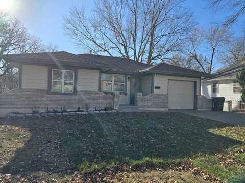 8205 51st Street, Kansas City, MO 64119