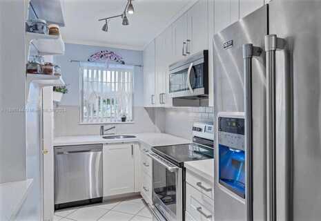 501 Blue Heron Dr, Hallandale Beach, FL 33009