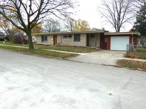 320 Garfield Ave, Waukesha, WI 53186