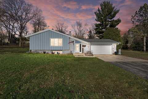 S47w22422 Lawnsdale Ct, Waukesha, WI 53189