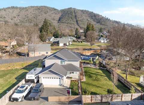 1326 NE Harvest Heights Lane, Grants Pass, OR 97526