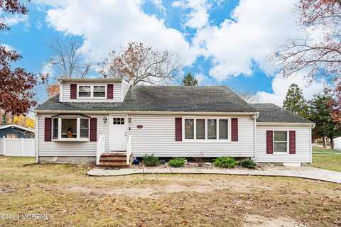 27 Oak Ridge Parkway, Toms River, NJ 08755