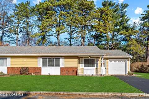 8 Alaska Avenue, Manchester, NJ 08759