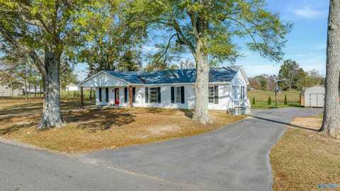 77 Carter St, Rainsville, AL 35986