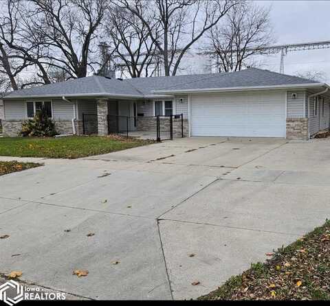 203 4Th Avenue SE, Clarion, IA 50525