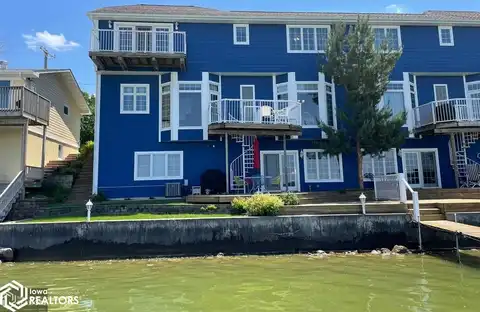 2707 S Lakeview Drive, Clear Lake, IA 50428