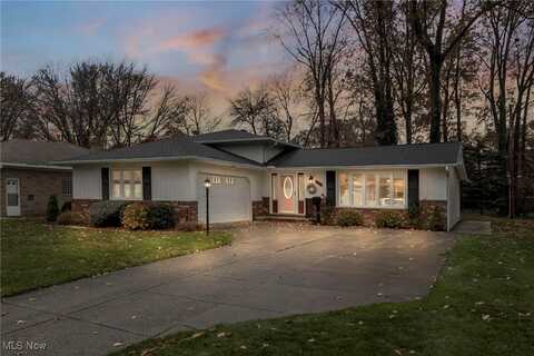 1001 Meadview Drive, Seven Hills, OH 44131