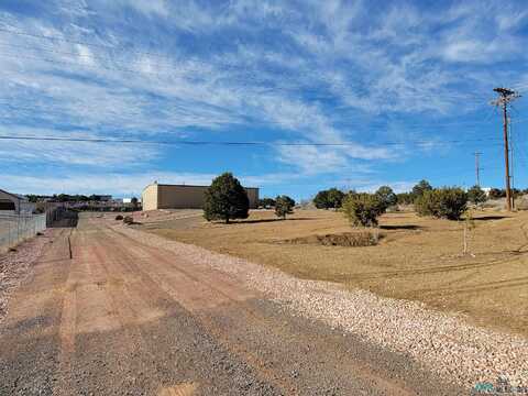 27 Dusty Road, Gallup, NM 87301