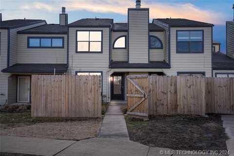 9006 E 60th Place, Tulsa, OK 74145