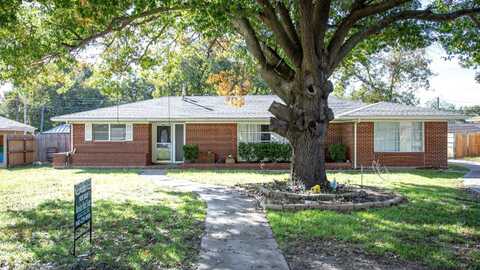 1105 W Howard, Olney, TX 76374