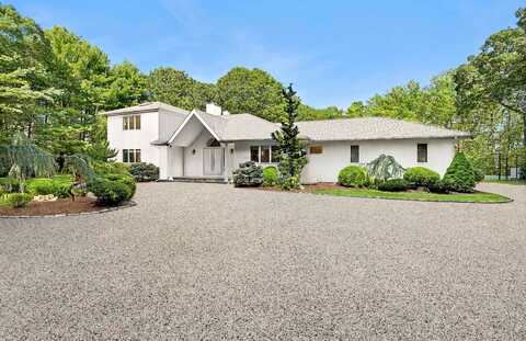 12 Blueberry Court (Woodlands Quogue North), East Quogue, NY 11942