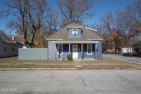 328 E Wilson Street, Carterville, MO 64835