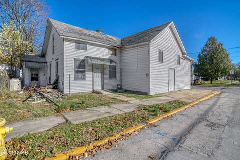 411 E Chestnut Street, Carthage, MO 64836