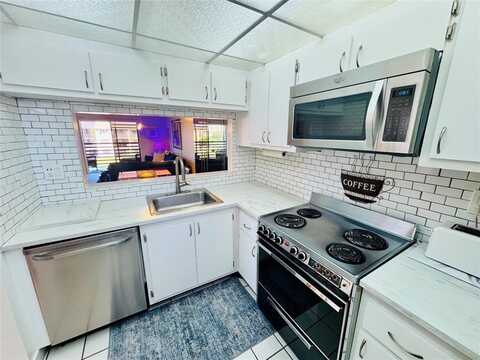 10130 Sunrise Lakes Blvd, Sunrise, FL 33322