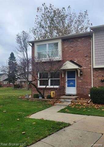 19822 Great Oaks Circle N, Macomb, MI 48036