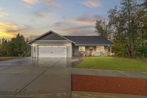 1272 Green Valley Drive, Cave Junction, OR 97523